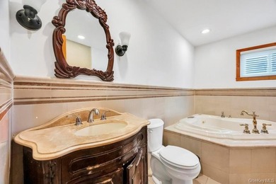 Classic 4BR/2BA Colonial in prime Baldwin Harbor on an oversized - photo 5