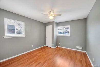 Classic 4BR/2BA Colonial in prime Baldwin Harbor on an oversized - photo 6