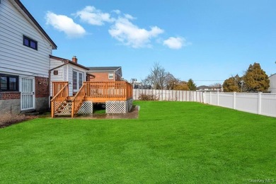Classic 4BR/2BA Colonial in prime Baldwin Harbor on an oversized - photo 9