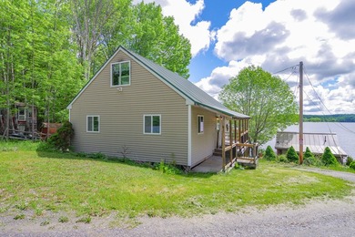 This adorable and serene waterfront retreat on Pattee Pond is - photo 4