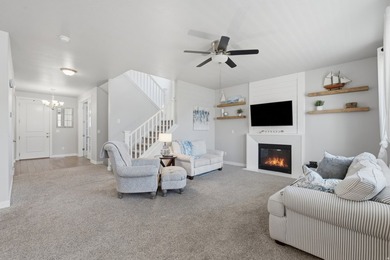 2 STORY UPGRADED IVORY BUILT GEM- Dreamy Great room/kitchen - photo 5