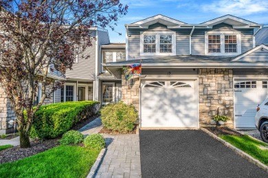 Lake Condo For Sale in Holbrook, New York