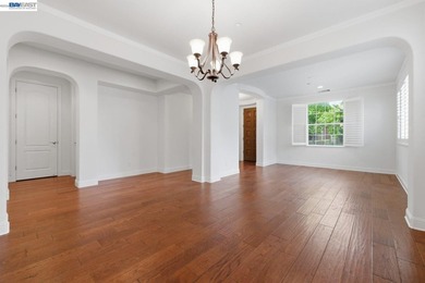 Welcome to 282 Drummond Drive, an elegant executive residence - photo 12