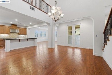 Welcome to 282 Drummond Drive, an elegant executive residence - photo 23