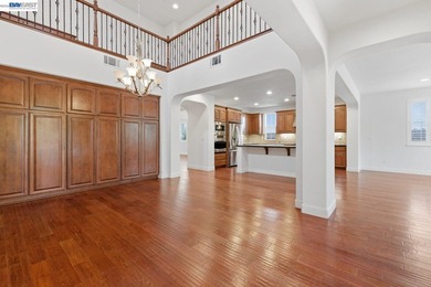 Welcome to 282 Drummond Drive, an elegant executive residence - photo 25