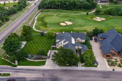 Nestled on the 13th hole, this exceptional golf course estate - photo 2