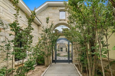 Nestled on the 13th hole, this exceptional golf course estate - photo 5
