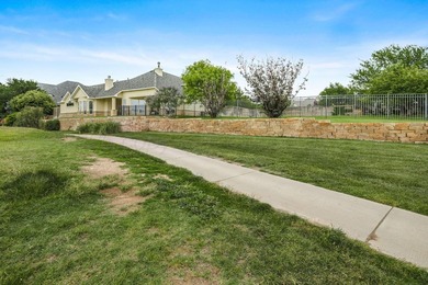 Nestled on the 13th hole, this exceptional golf course estate - photo 9