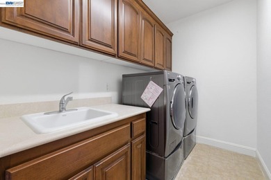 Welcome to 282 Drummond Drive, an elegant executive residence - photo 41
