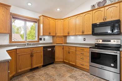 Spacious and versatile, this brick rambler offers nearly 4,000 - photo 10