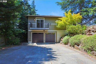 Thoughtfully designed with spacious rooms and an open, vaulted - photo 1