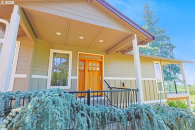 Thoughtfully designed with spacious rooms and an open, vaulted - photo 4