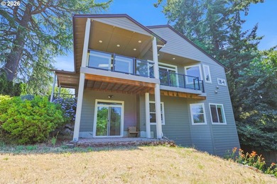Thoughtfully designed with spacious rooms and an open, vaulted - photo 7