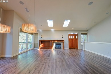 Thoughtfully designed with spacious rooms and an open, vaulted - photo 8