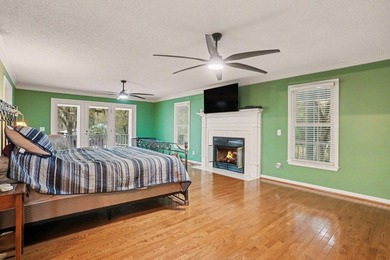 Discover classic Southern charm in this beautiful colonial style - photo 11