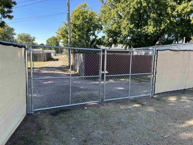 Check out this Riverside warehouse, which is insulated and