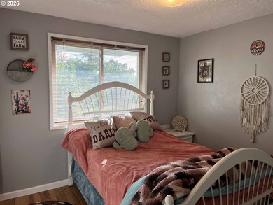 Welcome to this charming 3-bedroom, 2-bathroom home in the heart - photo 13