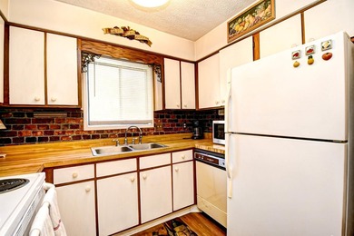 NO HOA, and SHORT TERM RENTAL ALLOWED! Just 2.5 blocks from the - photo 14