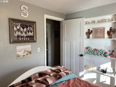 Welcome to this charming 3-bedroom, 2-bathroom home in the heart - photo 15