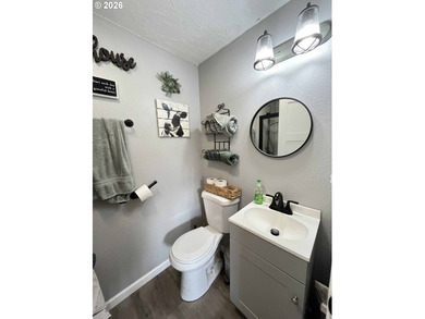 Welcome to this charming 3-bedroom, 2-bathroom home in the heart - photo 16