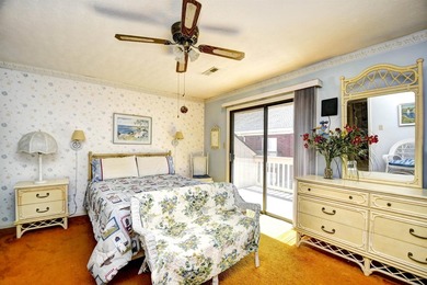 NO HOA, and SHORT TERM RENTAL ALLOWED! Just 2.5 blocks from the - photo 18