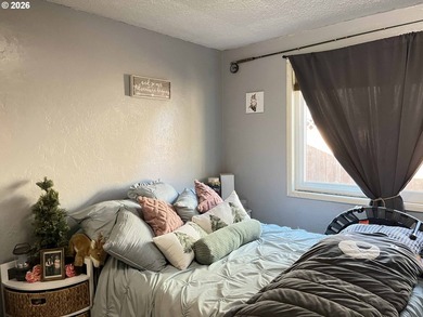 Welcome to this charming 3-bedroom, 2-bathroom home in the heart - photo 18