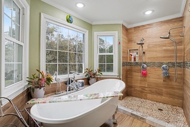 Discover classic Southern charm in this beautiful colonial style - photo 19