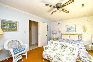 NO HOA, and SHORT TERM RENTAL ALLOWED! Just 2.5 blocks from the - photo 19