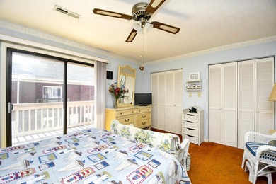 NO HOA, and SHORT TERM RENTAL ALLOWED! Just 2.5 blocks from the - photo 20
