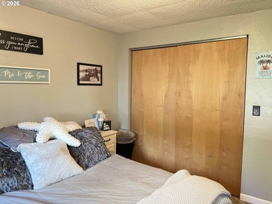 Welcome to this charming 3-bedroom, 2-bathroom home in the heart - photo 20
