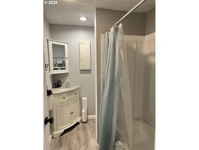 Welcome to this charming 3-bedroom, 2-bathroom home in the heart - photo 21