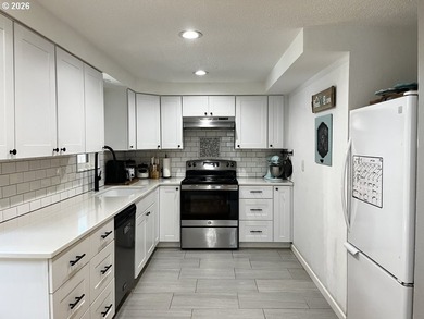 Welcome to this charming 3-bedroom, 2-bathroom home in the heart - photo 27