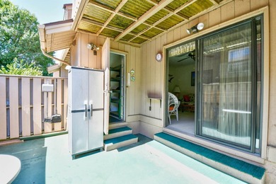 NO HOA, and SHORT TERM RENTAL ALLOWED! Just 2.5 blocks from the - photo 30