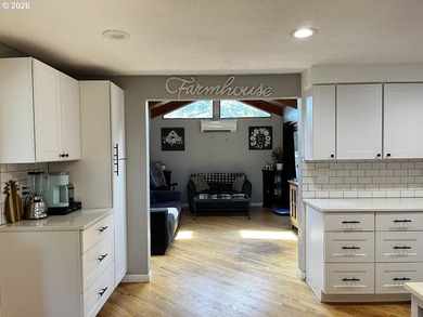 Welcome to this charming 3-bedroom, 2-bathroom home in the heart - photo 32