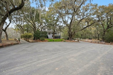 Discover classic Southern charm in this beautiful colonial style - photo 45