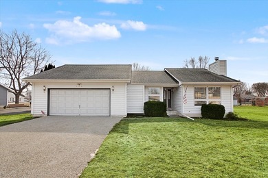 Lake Holiday Home For Sale in Sandwich Illinois