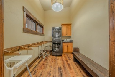 Discover a proven income-producing retreat, perfectly positioned - photo 7
