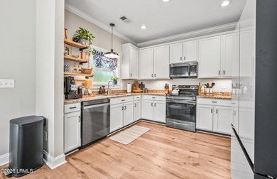 Welcome to 45 Gadwall Drive W, nestled in the highly - photo 20