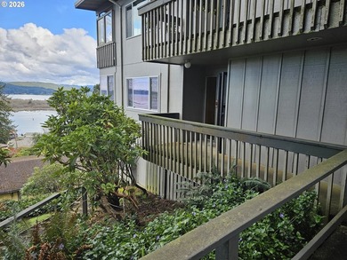 Premier, fully furnished corner unit in ground level Marine - photo 1