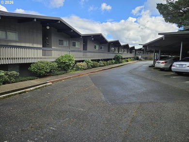 Premier, fully furnished corner unit in ground level Marine - photo 2