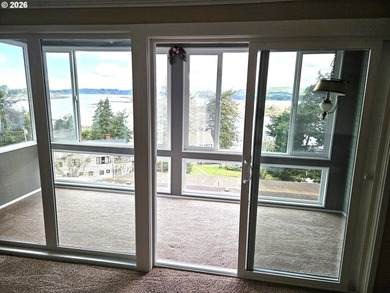 Premier, fully furnished corner unit in ground level Marine - photo 5