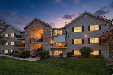 Top-floor condo w/ vaulted ceilings, no upstairs neighbors - photo 2