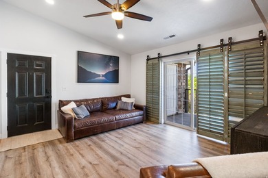 Top-floor condo w/ vaulted ceilings, no upstairs neighbors - photo 4