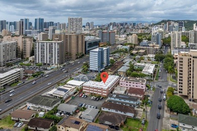 Centrally located 2 bedroom, 1 bathroom apartment with 1 parking - photo 25