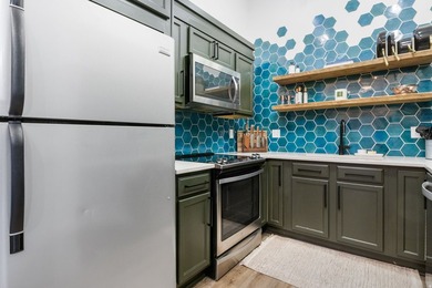 Top-floor condo w/ vaulted ceilings, no upstairs neighbors - photo 9