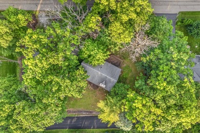This 2-bedroom, 1-bath cottage in Sunset Hills offers lake - photo 15
