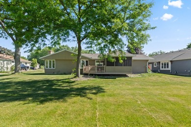 Live your BEST life in this Oconomowoc ranch. Nothing beats the - photo 3