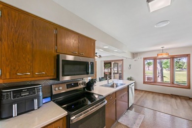 Live your BEST life in this Oconomowoc ranch. Nothing beats the - photo 9