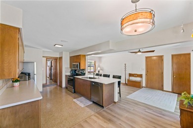 Live your BEST life in this Oconomowoc ranch. Nothing beats the - photo 10