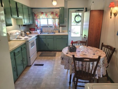 Meadow Creek WV. Lovely home sets above the New River. Four - photo 11